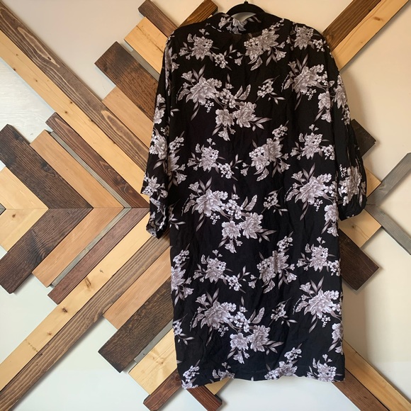 Spiritual Gangster Kimono - Picture 2 of 4